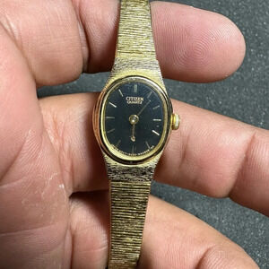 Vintage Citizen Ladies Quartz Watch Gold Tone Oval Face (5920-S49615) Working